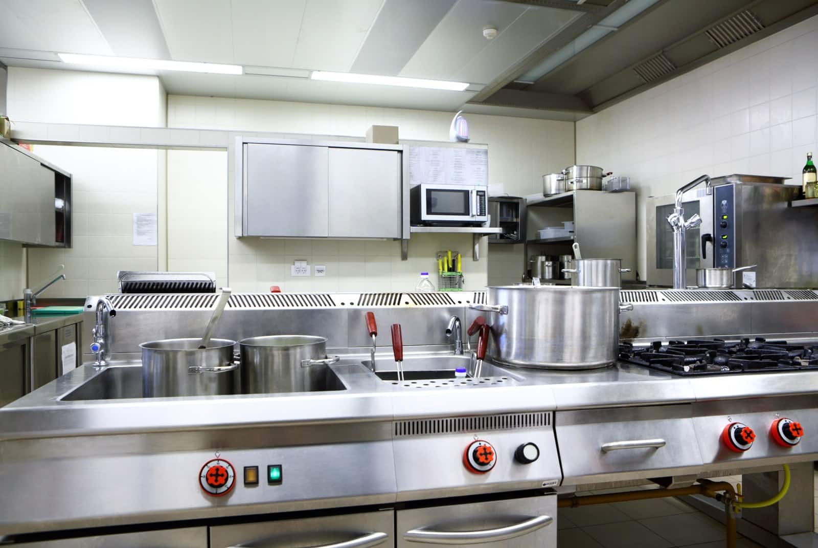 Deep Cleaning Restaurant Kitchen: Health Inspector's Checklist